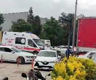 İnegöl'de hacı adaylarının yakınları yolu kapattı, ambulans uzun süre ilerleyemedi!