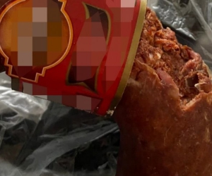 Marketten aldığı sucuk mide bulandırdı!