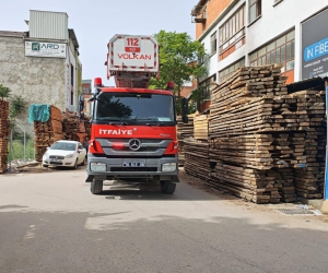 Mobilya imalathanesinde yangın paniği!