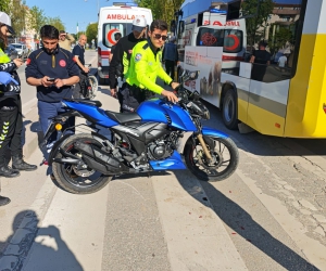 Motosikletli gençler ölümden döndü!