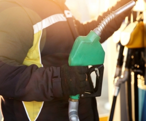 Çifte Zam Kapıda: Petrol Krizi Akaryakıtı Vurdu