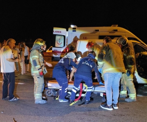 İnegöl'de gece yarısı feci kaza; 2 ağır yaralı