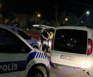 İnegöl'de hareketli gece, 2 kişi gözaltına alındı 