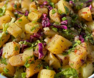 Sofraların Yıldızı: Kolay Patates Salatası Tarifi
