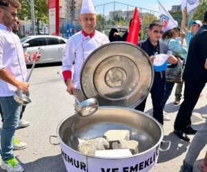 Eylemdeki memurlardan şaşırtan istek!