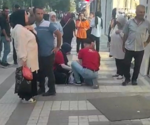 İnegöl’de depremden korkan çalışan sokak ortasında bayıldı