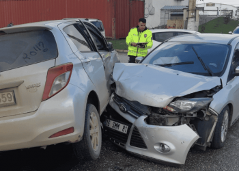 Mobilya sanayisinde trafik kazası: 1 yaralı