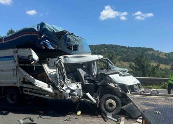 Bursa’da kamyonet kazası: 2 yaralı