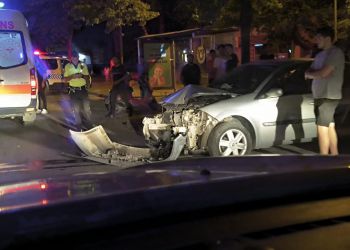 Ahmet Akyollu Caddesi'nde Trafik Kazası: 3 Yaralı