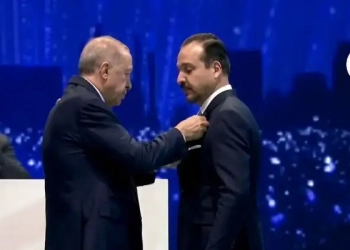 Kürşad Zorlu AK Parti’ye Katıldı: Rozetini Erdoğan Taktı