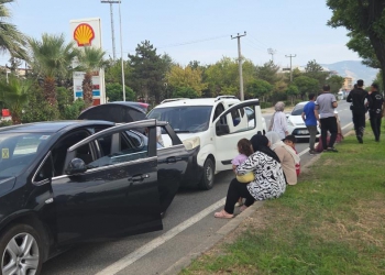 Zincirleme kazada 3 araç birbirine girdi: 1'i bebek 2 yaralı