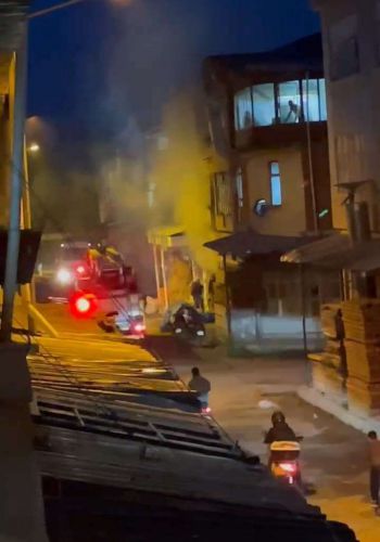Mahmudiye Mahallesinde Mobilya İmalathanesinde Yangın