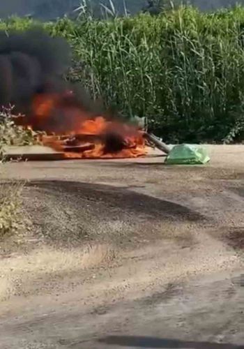 Alev alev yanan motosiket kül oldu