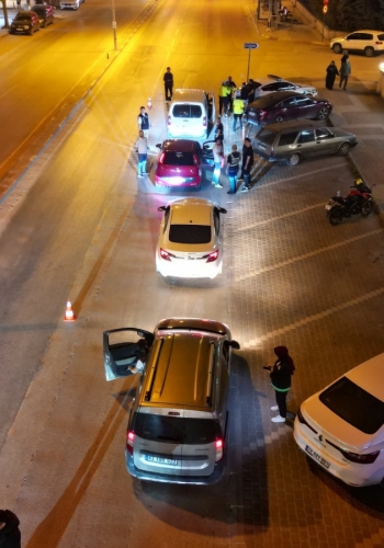 İnegöl’de Polis Kontrolleriyle Huzur Sağlanıyor