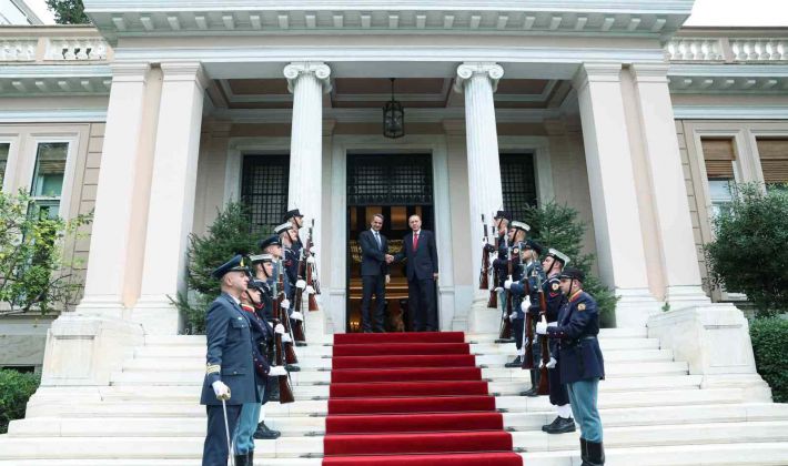 Ο Πρόεδρος Ερντογάν συναντήθηκε με τον Έλληνα πρωθυπουργό Μητσοτάκη / Politics News