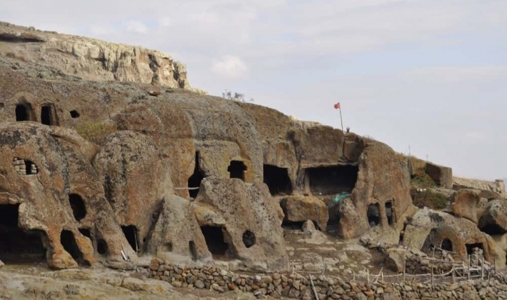 Şuhut Bininler Kaya Evleri ve Yer Altı Şehri turizme açılıyor / Güncel