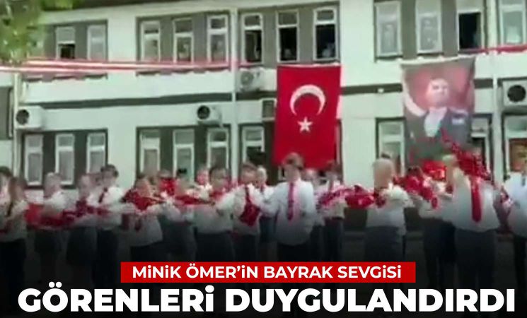 Minik Ömer'in Bayrak Sevgisi Görenleri Duygulandırdı!