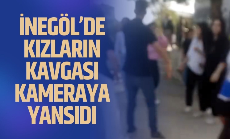 Genç Kızlar Arasında Tekmeli Yumruklu Kavga