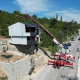 İnegöl'de kaçak villayı vinçle taşıdı