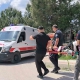Bahçe duvarından atlarken bacağı demire saplanan çocuğu itfaiye kurtardı