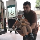 Kazada yaralandı,oyuncağını elinden hiç bırakmadı