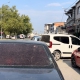 Rastgele ateş açtı, kurşunlar otomobillere isabet etti