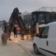 İnegöl'de kepçeyle gelin arabasının önünü kesti!