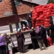 İnegöl'de 1 tır dolusu soğanı ücretsiz dağıttı!