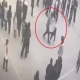Su sıçratan öğrenciyi evire çevire dövdü!