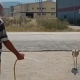 Sıcaktan bunalan leyleği hortumla serinletti